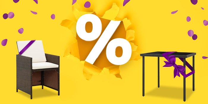 Zwarte eettafel en zwarte gestoffeerde stoel met paarse lint tegen een gele achtergrond met paarse confetti en groot kortingssymbool. Klik om de producten in de aanbieding te zien.